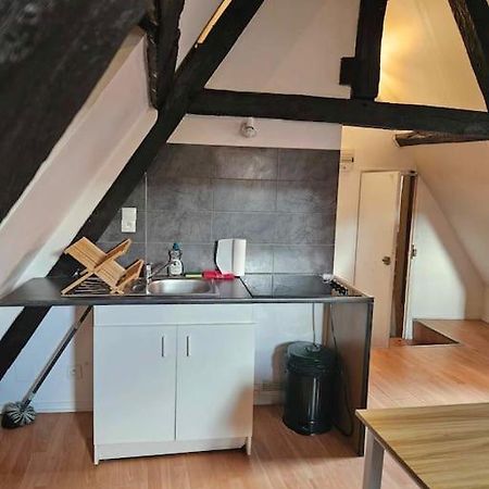 Appartamento Le Petit Medieval Montluçon Esterno foto